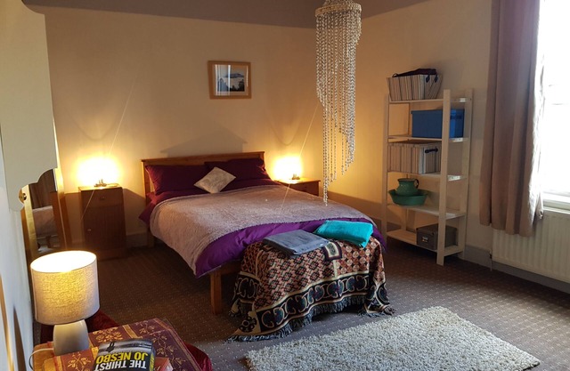 House - Sleeps 6 - Pet friendly - Garden