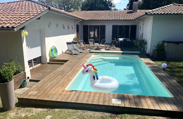 House/Villa with pool and garden 10 people near Ocean