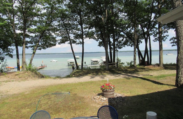 House with 125' Higgins Lake frontage
