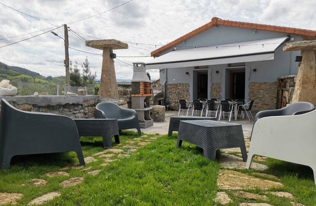 House with enclosed porch (ideal for pets), barbecue, ping pong table. VV 2047 AS