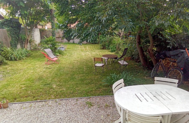 House with garden close to Stade Nautique and town center