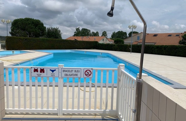 House with garden in residence with pool and tennis