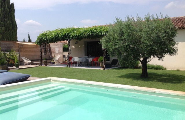 House with pool 4 people