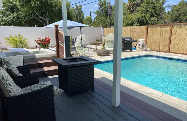 House with Private Pool/Jaccuzi With Optional Pool heater