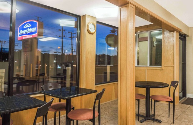 Howard Johnson by Wyndham Hartford South – Rocky Hill