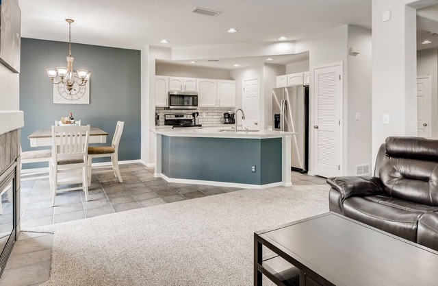 HRSG10262 Awesome 3 bedroom residence in Highlands Ranch