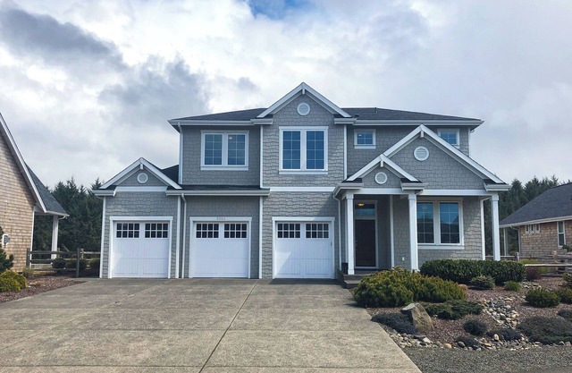 HUFF`S BEACH HOUSE at Gearhart Beach, 30 day stay required