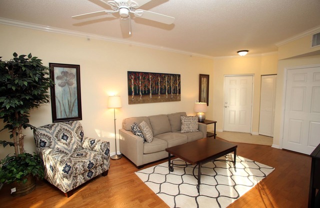 Huge 1 Bedroom (6 Month lease Min.)