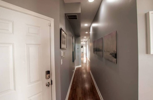 HUGE 1700 sqft 3bd West Loop Penthouse w/Balcony