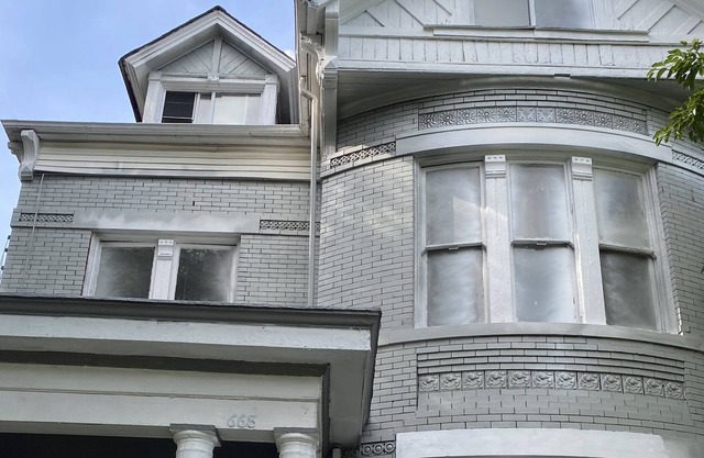 Huge 3 bedroom upstairs apartment expandable to 5 bedrooms (additional cost)