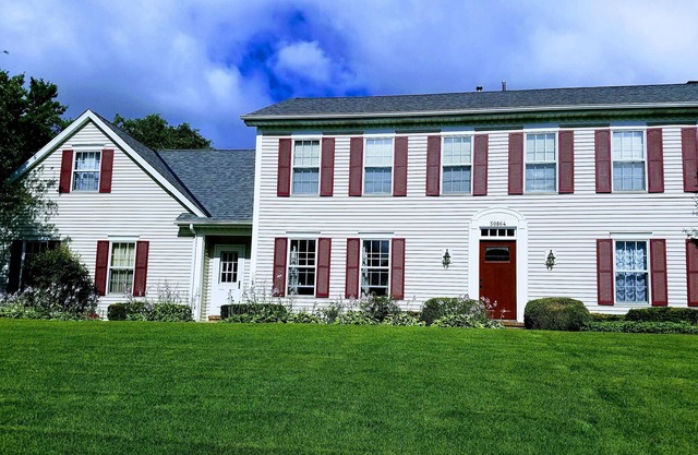 Huge 5 bedroom home close to all amenities