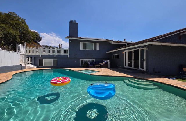 Huge House w/Pool! Sleeps 16 | BBQ | Shuffleboard