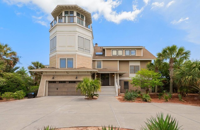 Huge Oceanfront Home with Full Golf Membership