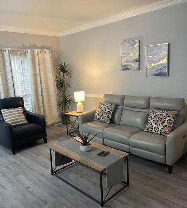 Huge one bedroom with 2 Queen size beds