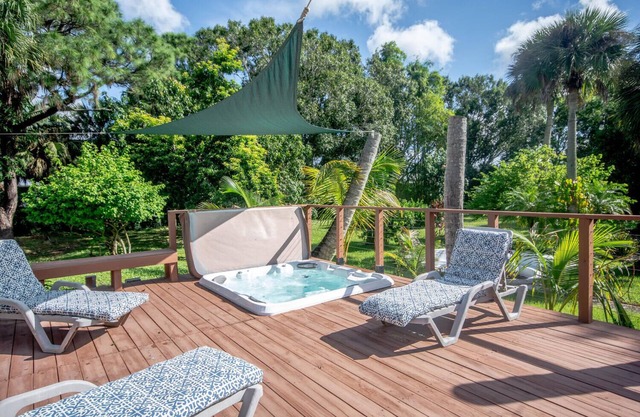 Huge Playroom, Jacuzzi, Fire Pit, Pool & Tiki Hut