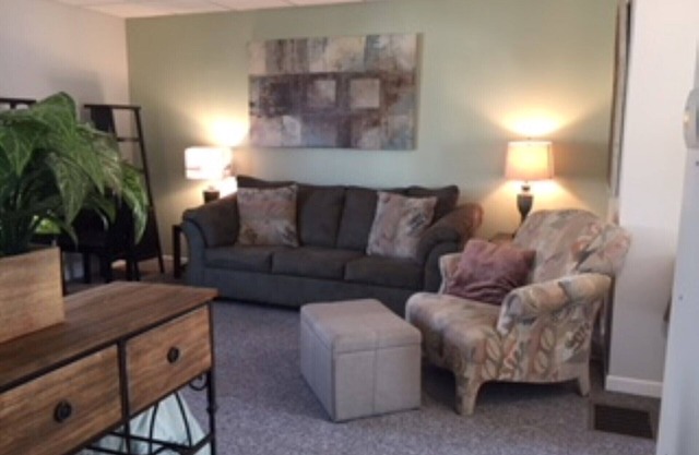 Huge Studio apartment. Sunny. 5 day to 8 month