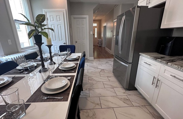 HUGE updated 4 BR - 2.5 bath w/ free parking
