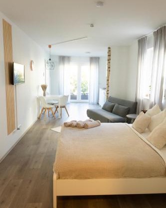 HUGOS Studio Apartment
