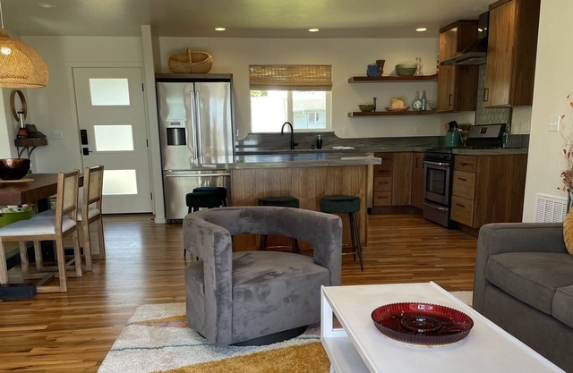 Humboldt Mid-century Bayview Escape