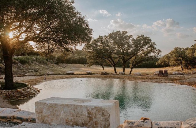 Hummingbird Haus - Hill country views on 20 acres with firepit