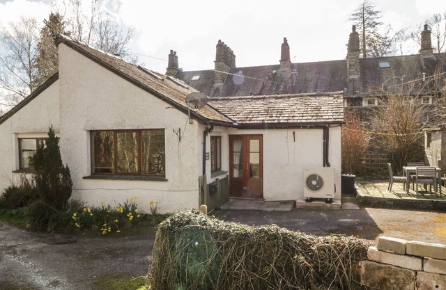 HUNTER'S MOON, pet friendly, with open fire in Skelwith Bridge