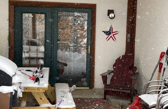 Hurry - Fall Colors won’t last - Open Oct 22-27 Boyne Mountain - sleeps 2-5