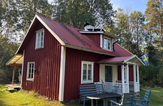 Hus Blommekulla - Historic Swedish house in a secluded location with boats & pure nature
