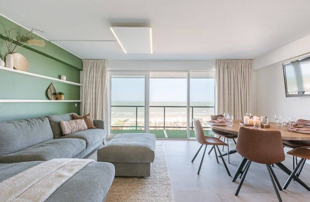 Huswell - Frontal seaview apartment in Blankenberge