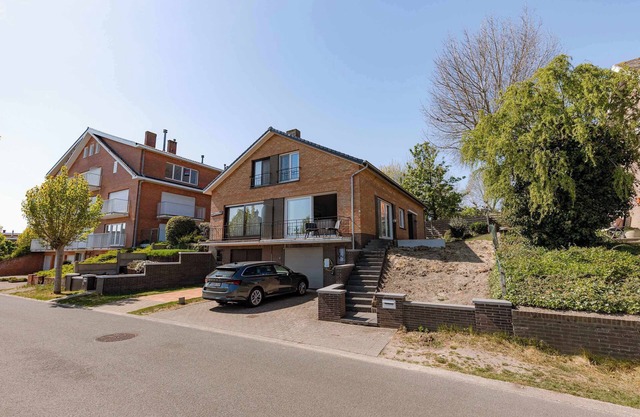 Huswell - Villa Near Beach with Double Parking