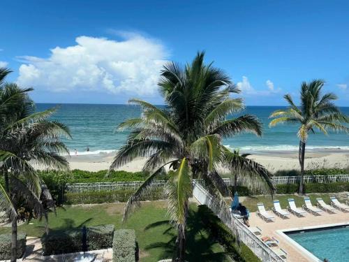 Hutchinson Island BeachFront Heated Pool Balcony Top Floor