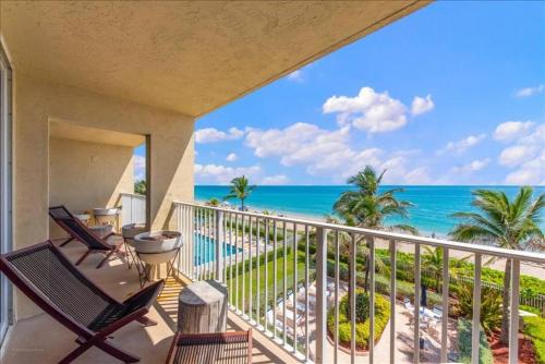 Hutchinson Island BeachFront Heated Pool Balcony Top Floor Amazing View