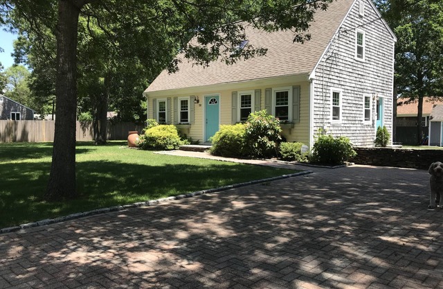 Hyannis weekend getaway 3Bed 2 bath, walk to Main St, fall golf, Bring Fido!
