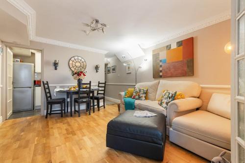 Hyde Park Family Apartment