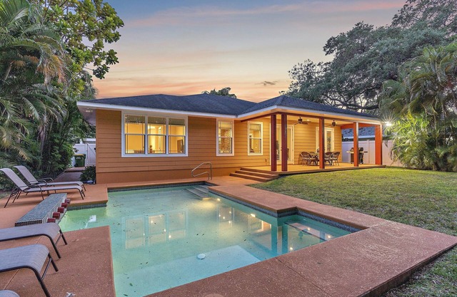 Hyde Park Villa w/Saltwater Pool + Fire Place!