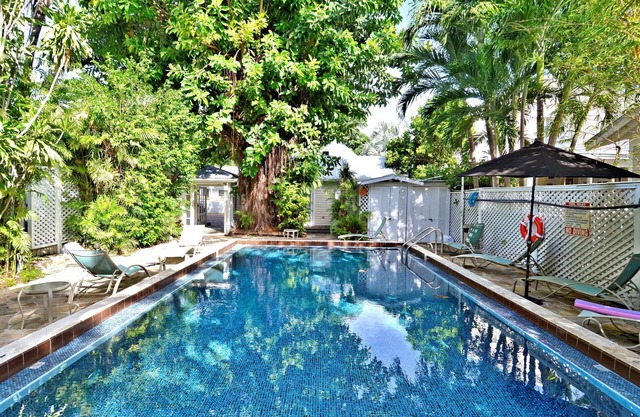 Ibis by AvantStay | Close to Duval Street w/Shared Pool | Month Long Stays Only