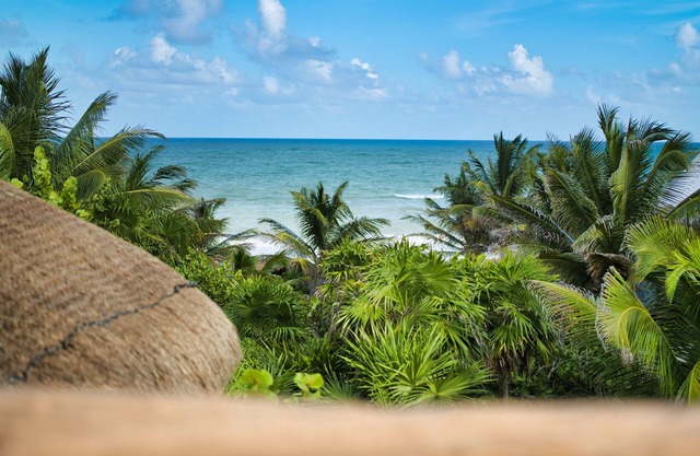 Iconic Beach Villa with 3BR & Ocean View Rooftop
