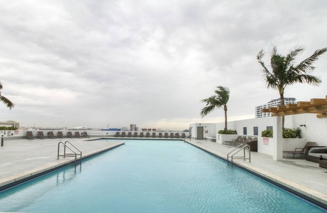 ❤️ICONIC-LUXURIOUS-POOLVIEW & WATERFRONT MIAMI 2 bd APARTMENT
