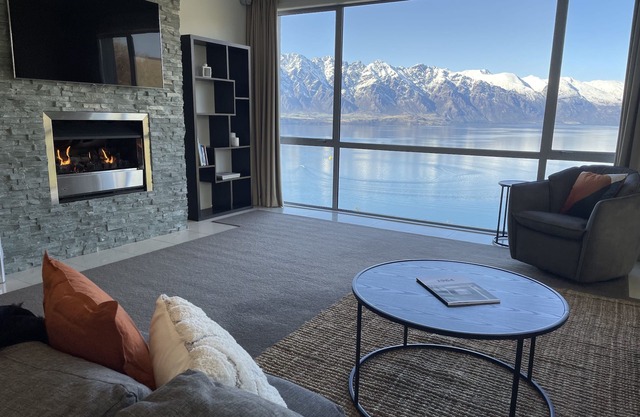 Iconic Queenstown Apartment