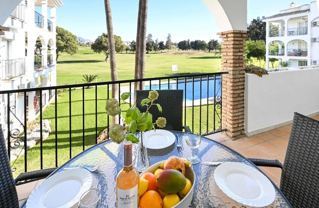 Ideal apartment for golf lovers or families, with communal pool in Mijas Golf!