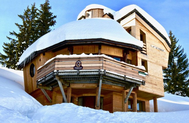 Ideal chalet for 10 in Avoriaz with sauna, fireplace, and ski-in/ski-out access