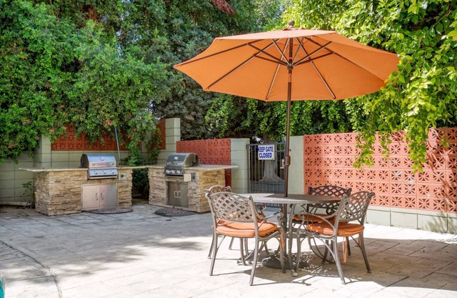 Ideal Encino 2BR w/W/D, Pool & Gym, nr Ventura Blvd, by Blueground