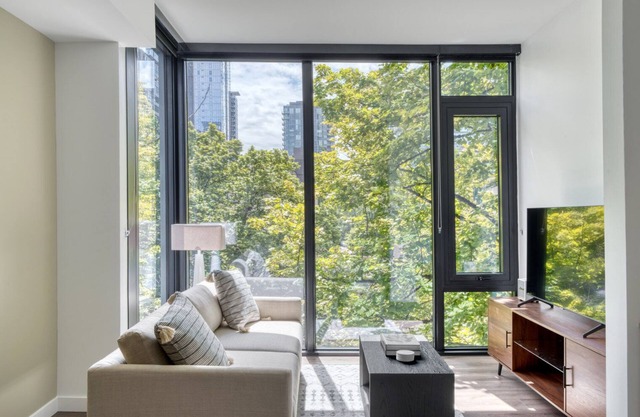 Ideal First Hill 1BR w/W/D, nr Freeway Park, by Blueground