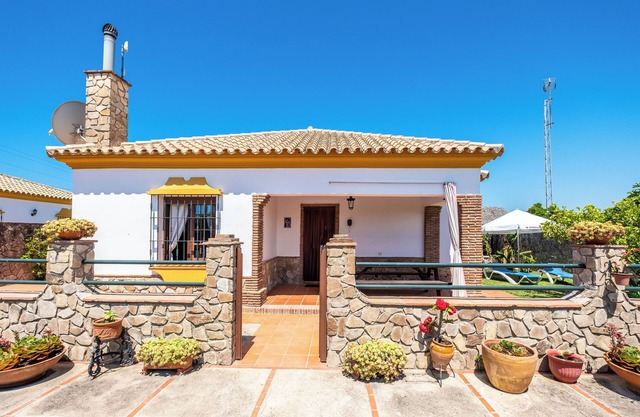 Ideal Vacation Home "Casa Olivar" with Shared Pool and Near the Beach