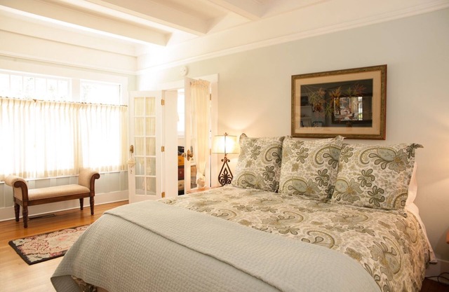 Ideally Located! West Beach Spacious 1-Br/1-Ba With Amazing Rooftop Garden!