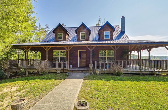 Idyllic Beattyville Cabin Rental w/Stunning Views