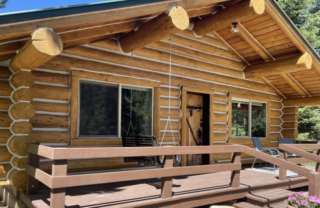 Idyllic Log Cabin Getaway