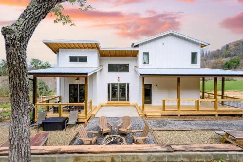 Idyllic Mountain by AvantStay Outdoor Living