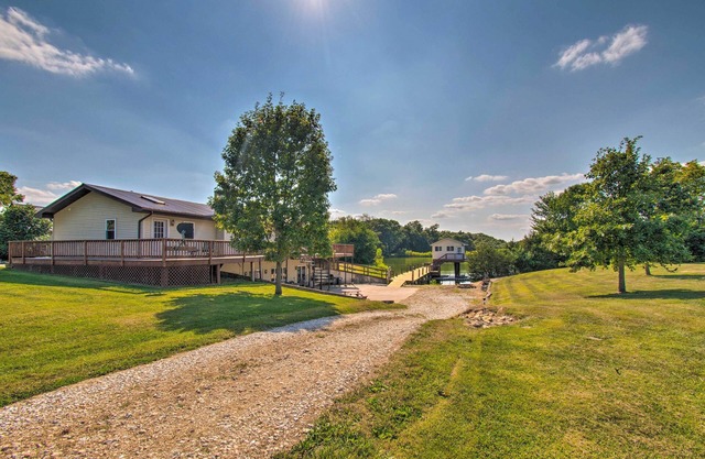 Idyllic Mt Sterling Retreat w/Private Lake!