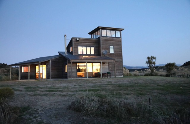 Idyllic ocean front beach house - Waikawa Beach