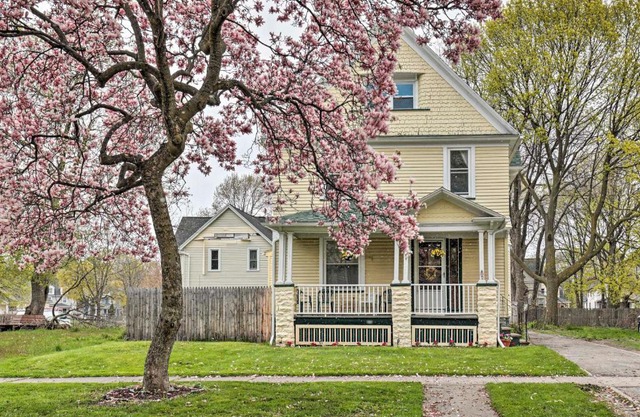 Idyllic Rochester Apartment 2 Miles to Downtown!